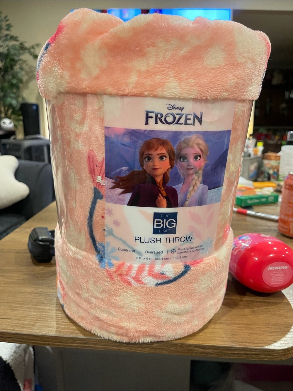 Disney Frozen Plush Throw Blanket in Light Pink with Character Print